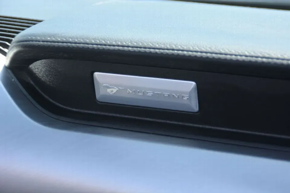 Ford Mustang 2023 — photo 17