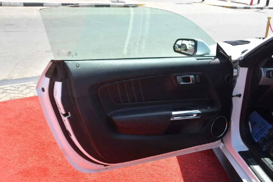 Ford Mustang 2023 — photo 19