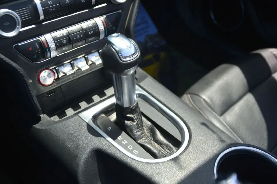 Ford Mustang 2023 — photo 16