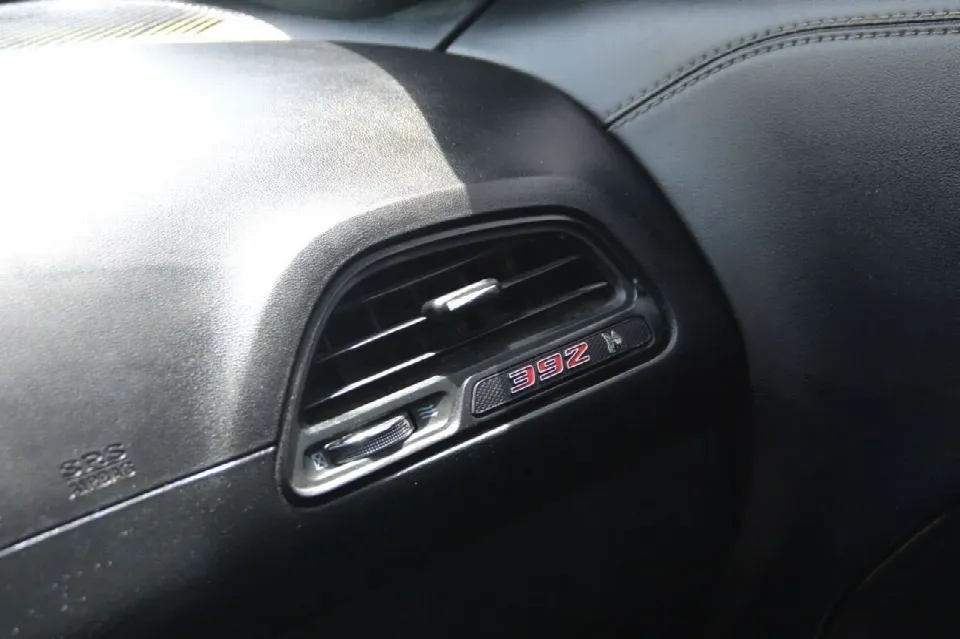 Dodge Challenger — photo 18
