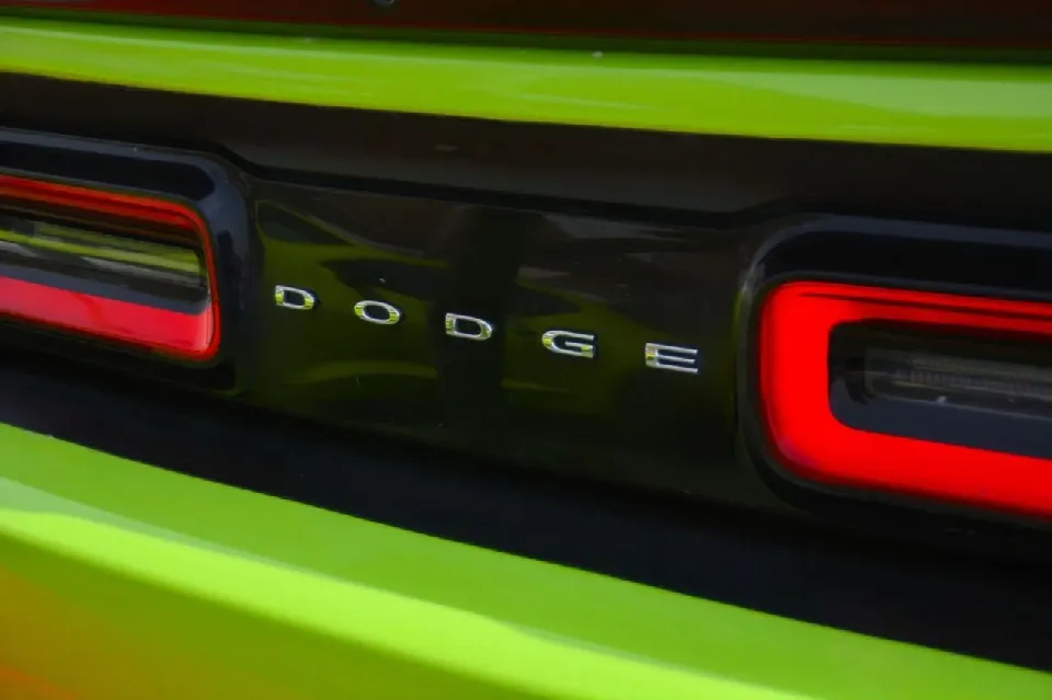 Dodge Challenger — photo 23