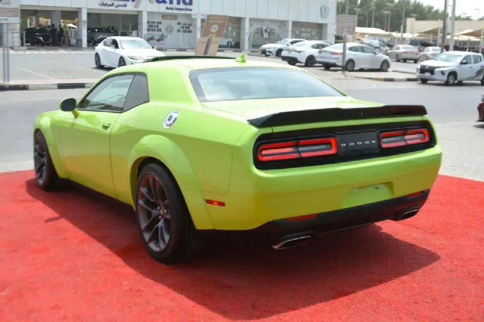Dodge Challenger — photo 5