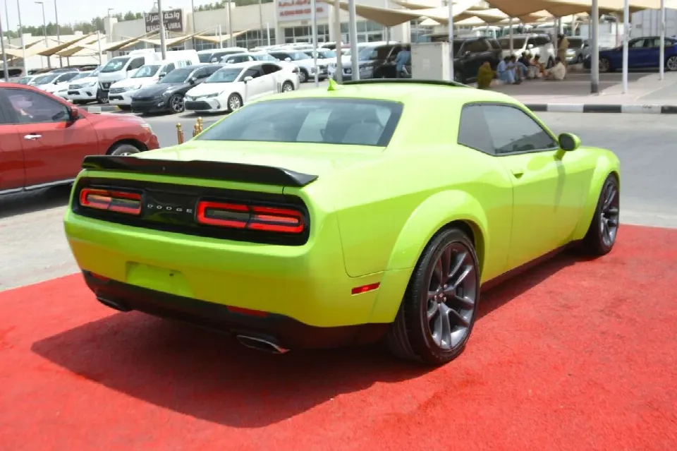 Dodge Challenger — photo 6