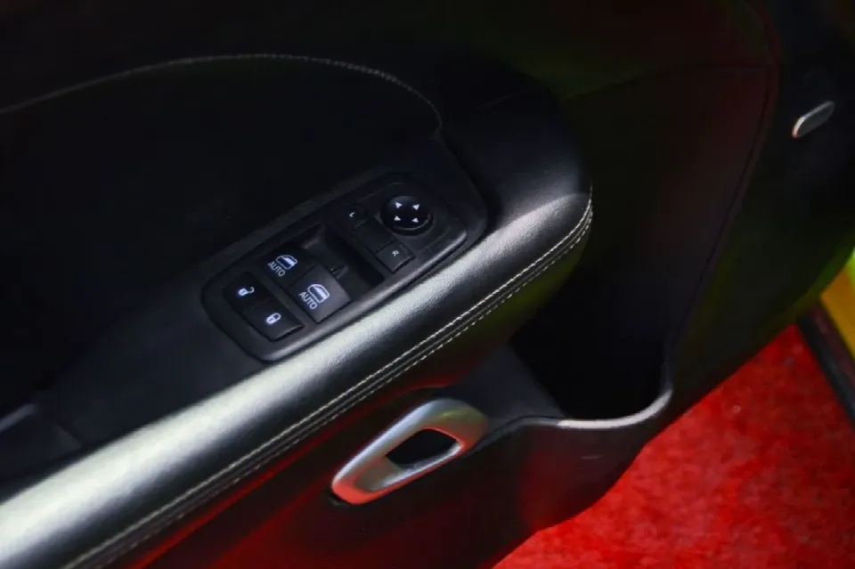 Dodge Challenger — photo 19
