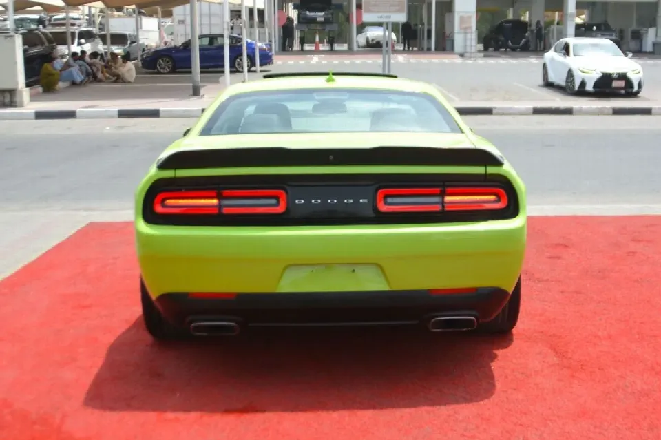 Dodge Challenger — photo 7