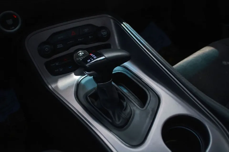 Dodge Challenger — photo 12