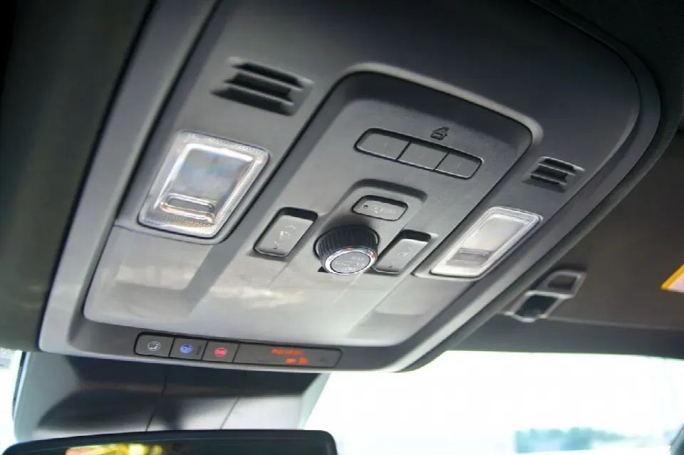 Cadillac Escalade 2022 — photo 12