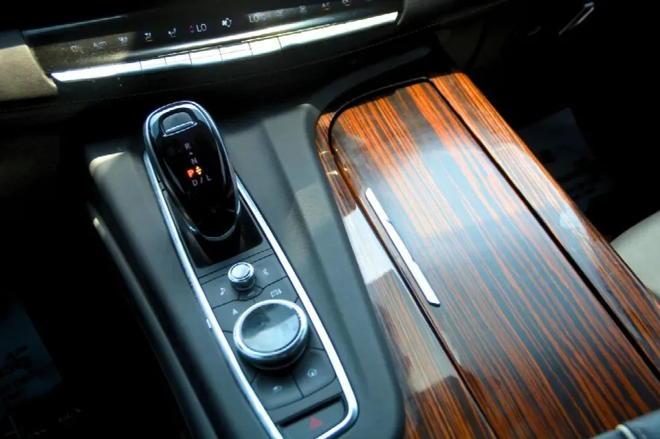 Cadillac Escalade 2022 — photo 22